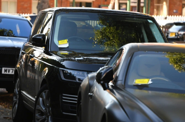 c罗穿西装曼联时期,c罗与昔日队友在曼联重逢