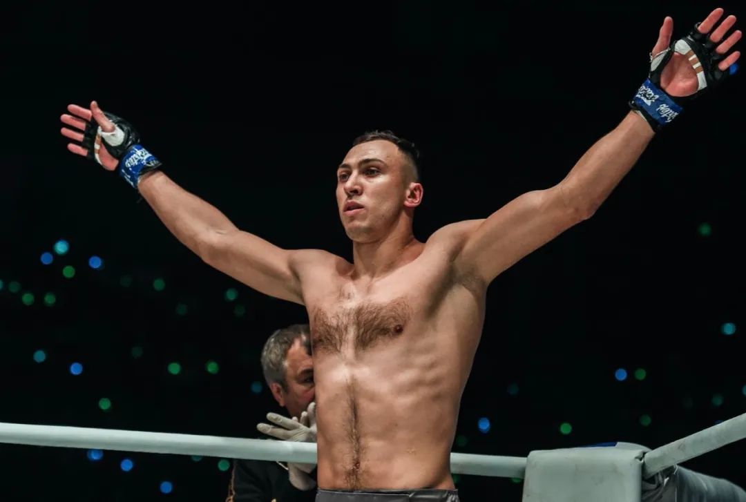 快报|他是欧洲散打王者!本周大战世界第二猛人