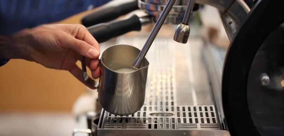 拿铁和馥芮白区别,拿铁和卡布奇诺馥芮白