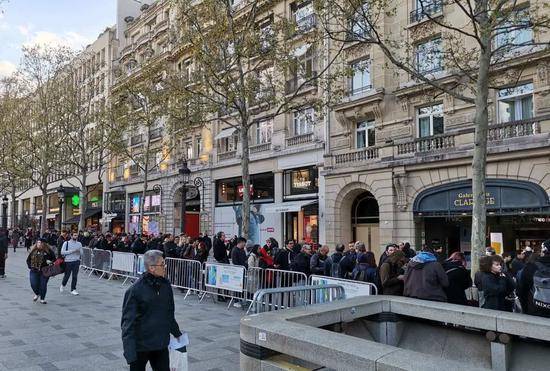 美国宣传华为手机,美国排队购买华为手机