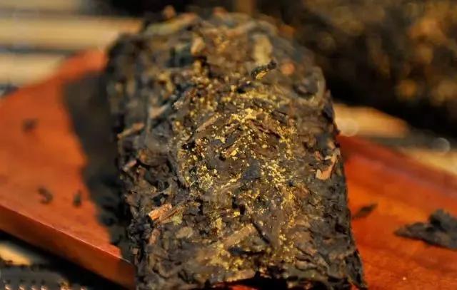 如何区别发霉茶毫与白霜,发霉茶和白霜茶区别是什么