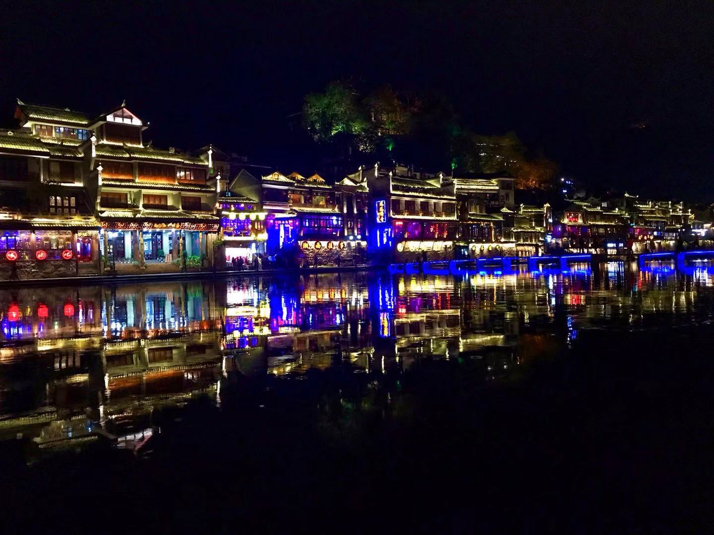 湖南凤凰古城值得玩吗,湖南凤凰古城的这几年变化