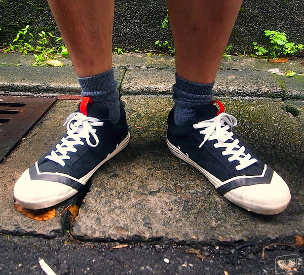 买帆布鞋应该买大一码还是小一码,除了匡威vans还有什么帆布鞋推荐