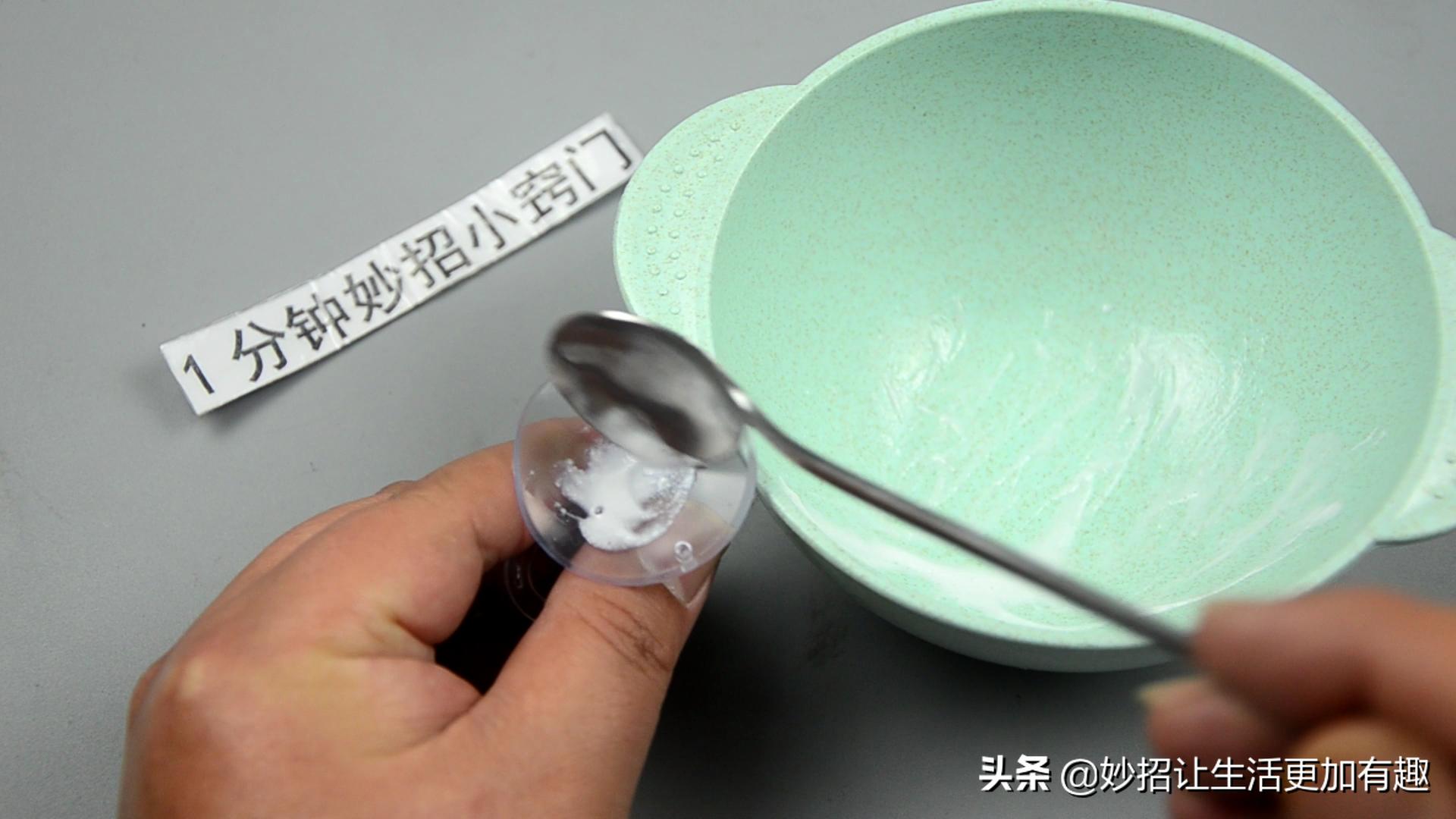 不伤墙壁的挂钩怎样粘才不会掉落,挂钩粘在地上怎么办