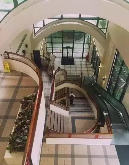 李嘉诚一个人的房产投资,坐拥2400亿的李嘉诚