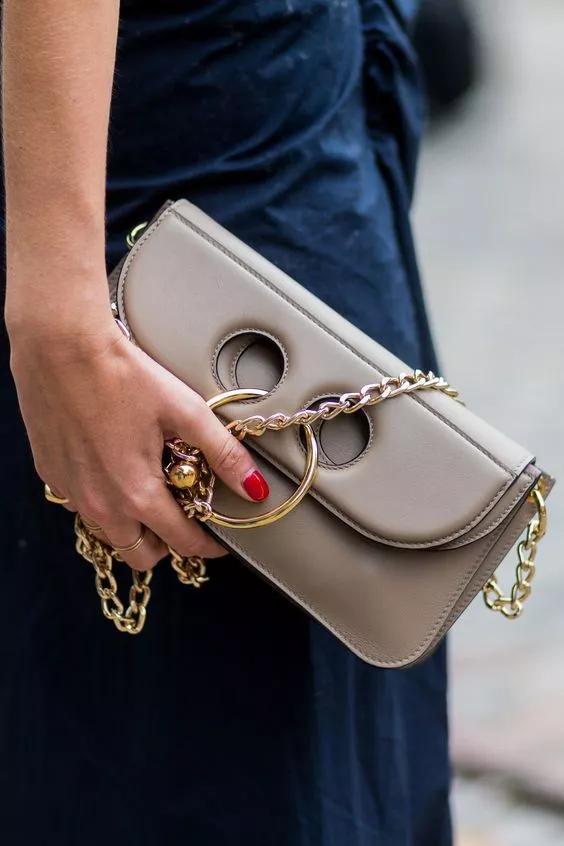 女孩子需不需要一个贵的包,女人一般买什么价位的包