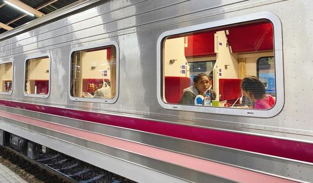 泰国火车卧铺比国内卧铺舒服,乘坐泰国高铁