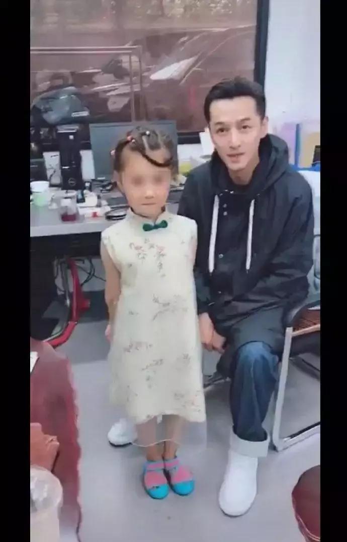 失真原唱是谁,反差胡歌