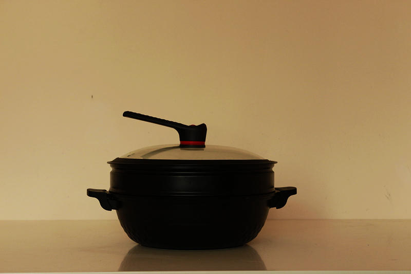 厨房空间开拓者---英国帝伯朗不粘锅,享受生活中美食的冲击