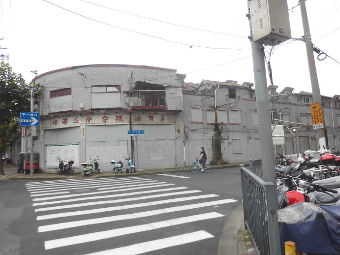 租界公园、跑狗场、卷烟厂，这条马路“活化石”太多
