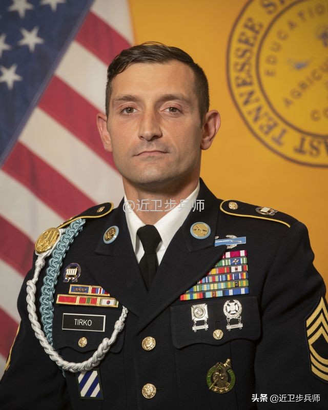 网上很火的美国美女军人是假冒的吗？逐条解析质疑，到底对不对？