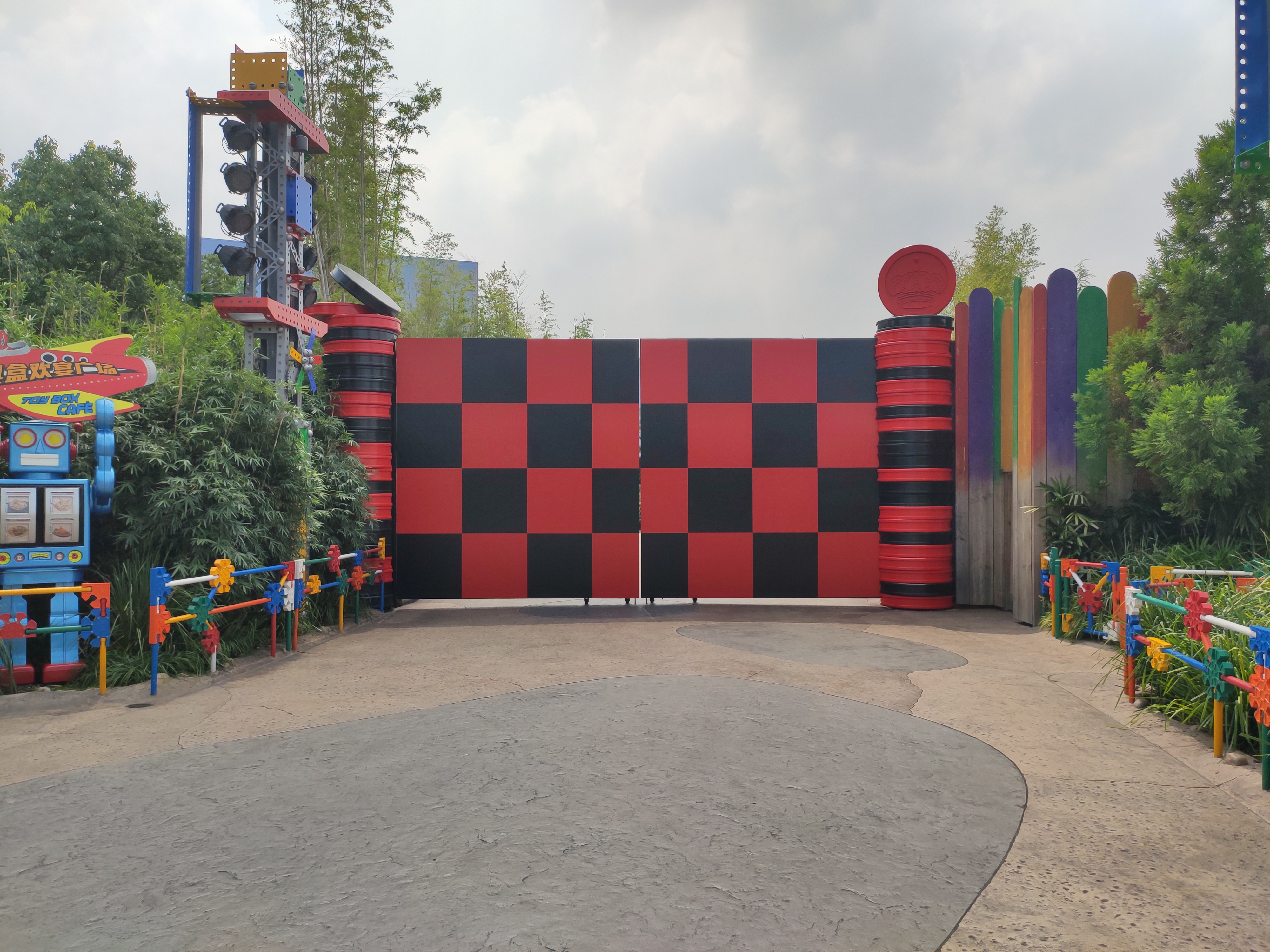 上海迪士尼一大一小旅游攻略,上海迪士尼吃住攻略讲解