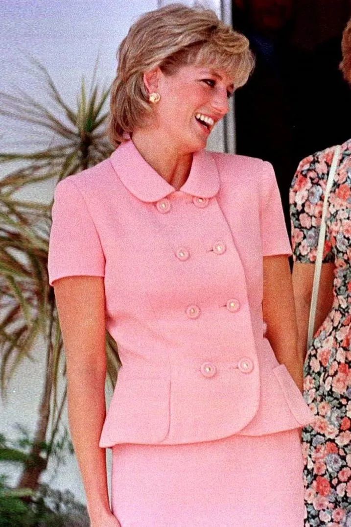 戴妃经典款戒指,戴妃蓝宝石珠宝