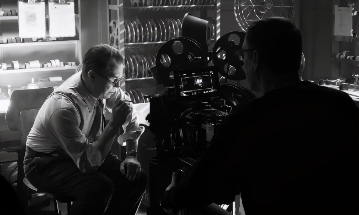 芬奇网飞再合作,“小天狼星”重出江湖,化身传奇编剧:《曼克》