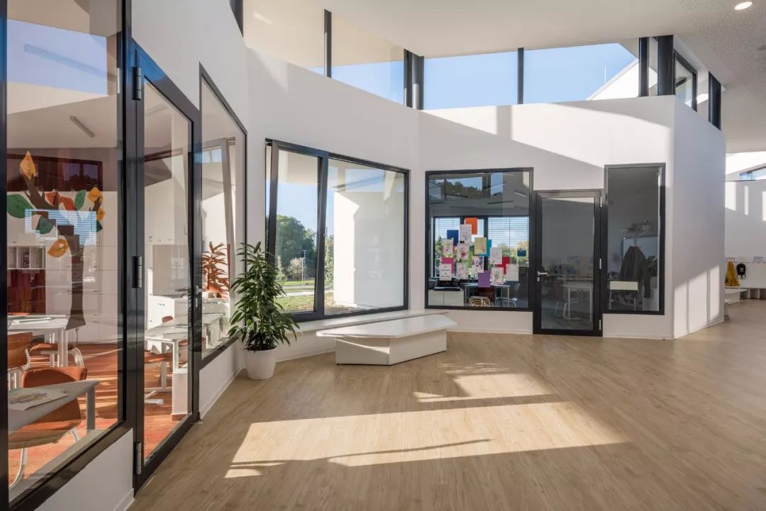 设计一所新学校的平面图,圆形学校logo怎么制作