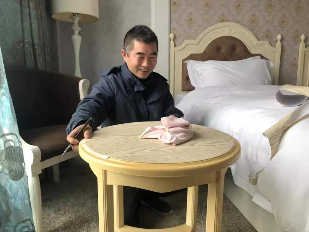 一位外地来的墙纸工,努力多少年,可以买上车子房子?