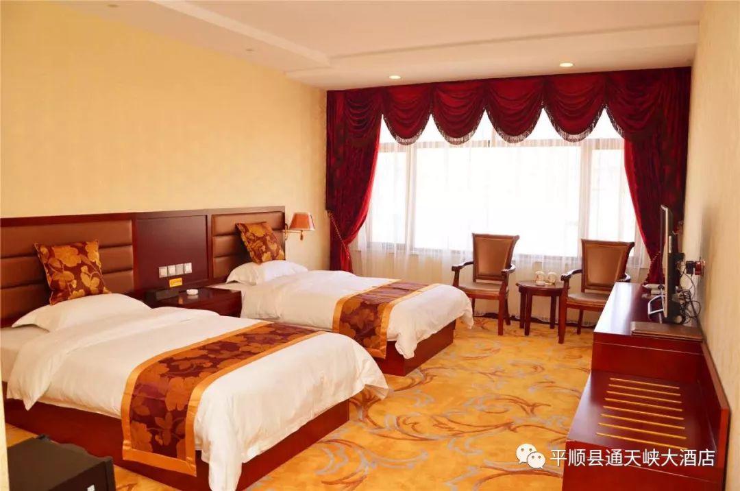 巍巍太行山山峰险峻,太行山奇峰峻岭