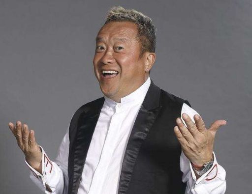 足球小将变身影坛大佬，他用奋斗稳坐大咖之位，因这一点口碑骤减