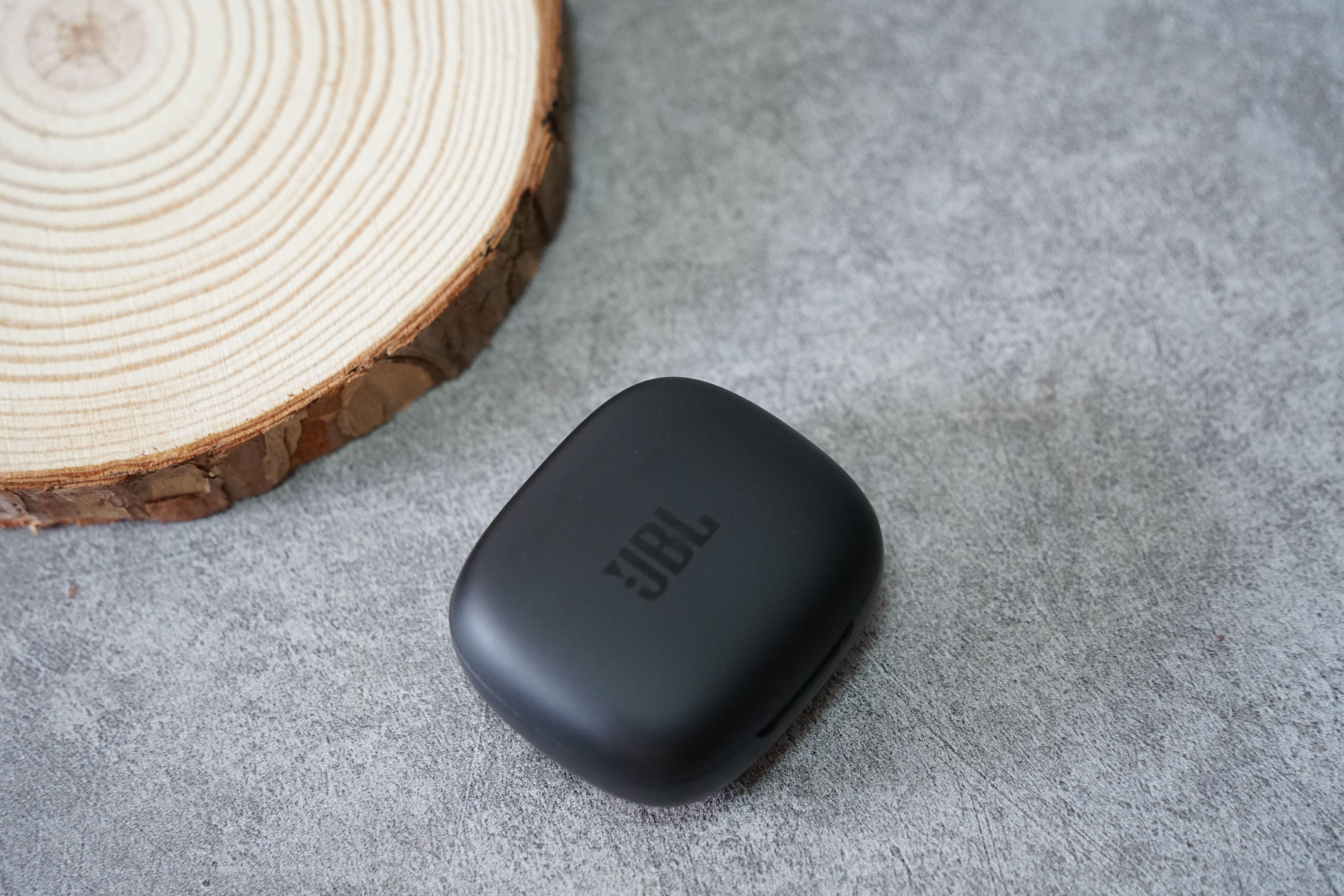 jbllive头戴式降噪耳机评测,jblw100tws无线耳机评测