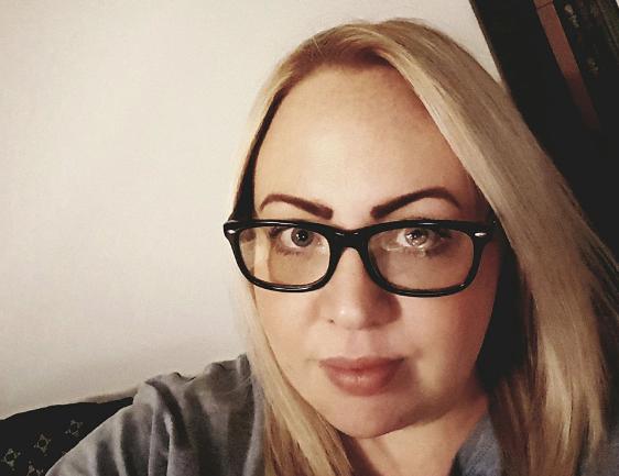 英国女子怀孕期间再次怀孕,女子婚内出轨并生下娃娃