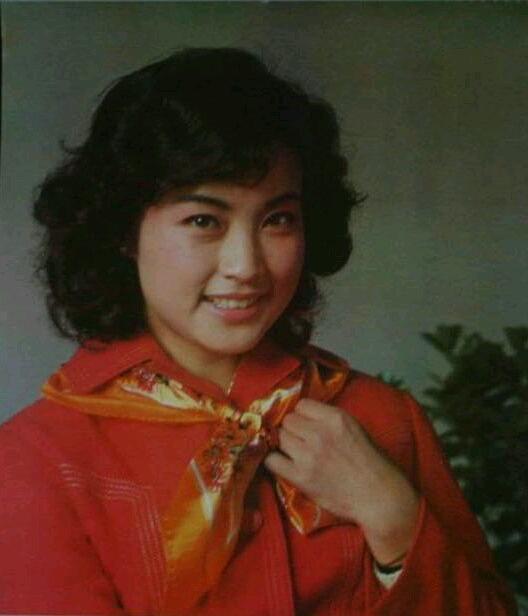 刘晓庆曾经历过4段婚姻,60岁刘晓庆与前夫相拥而泣