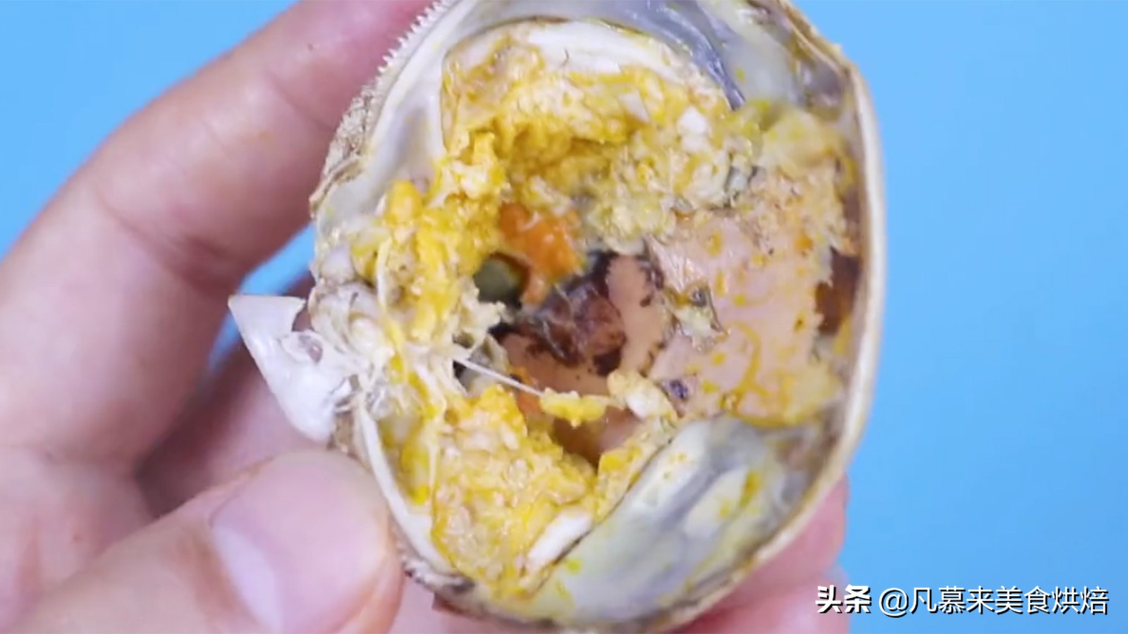 螃蟹正确吃法教学视频,误吃了螃蟹不该吃的部位怎么办