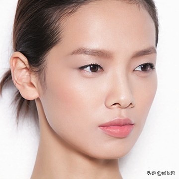 底妆还是有一些小细节要注意一下,忽视问题一定会带来更大的问题