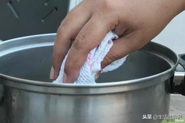 学会这两个方法，让熨斗光洁如新！