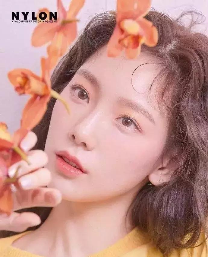 奚梦瑶穿miumiu黑钻吊带裙,158和178情侣穿搭