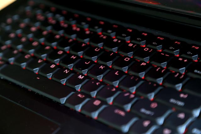 把台式机配件装在笔记本中的体验，火影巴雷特B9上手