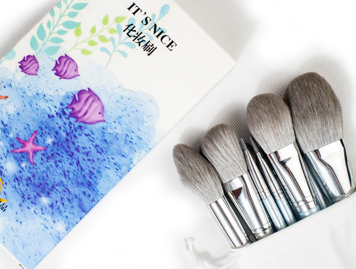 新手必看化妆刷的正确使用方法,新手化妆需要使用什么样的化妆刷