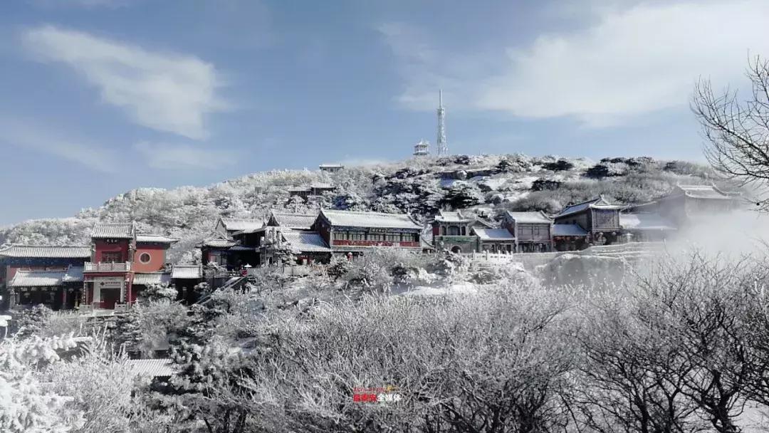 此刻泰山成了雪国，美到无言！高清美图来袭，“雪国的列车”即刻发车！