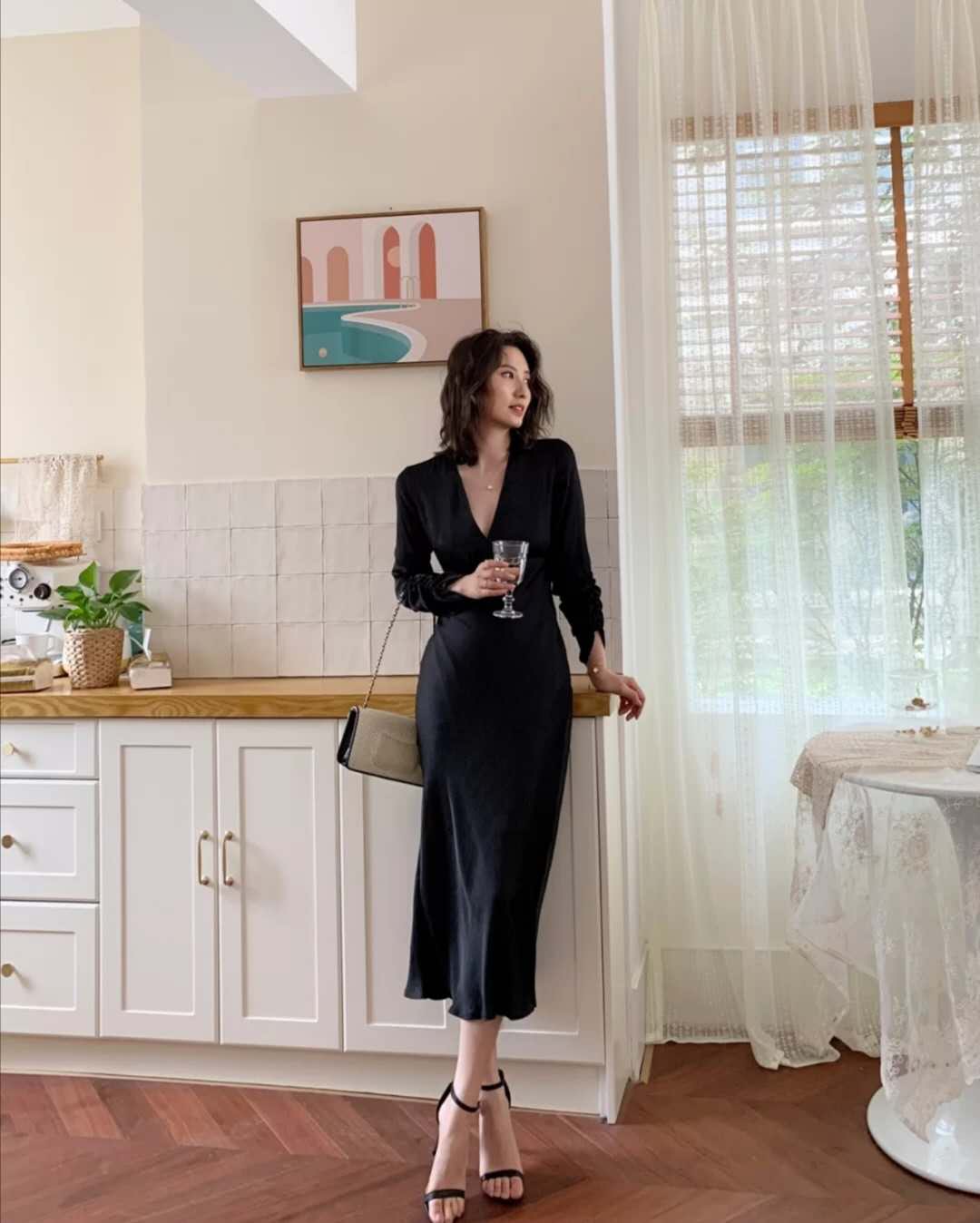 黑色裙子搭什么颜色的腰带,黑色裙子穿什么颜色裤袜好看