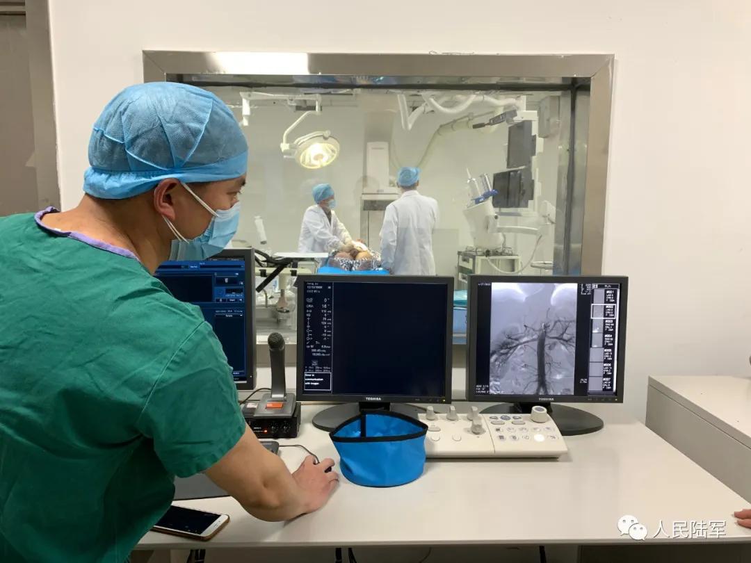 脑血管造影术成功,我院成功实施首例冠状动脉造影术