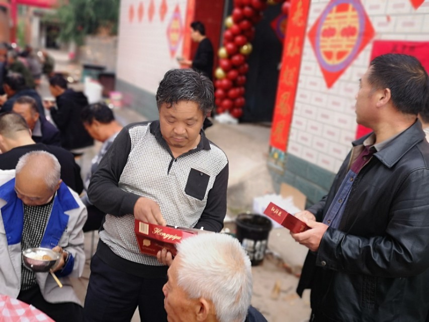 红旗渠芒果烟多少钱一包,10元红旗渠烟是哪一年发行