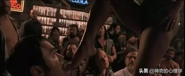 你是在看她，还是在看她的脚|关于恋足癖的两三事