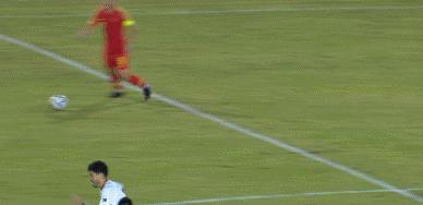 武磊侧身再斩凌空世界波,关岛武磊梅开二度