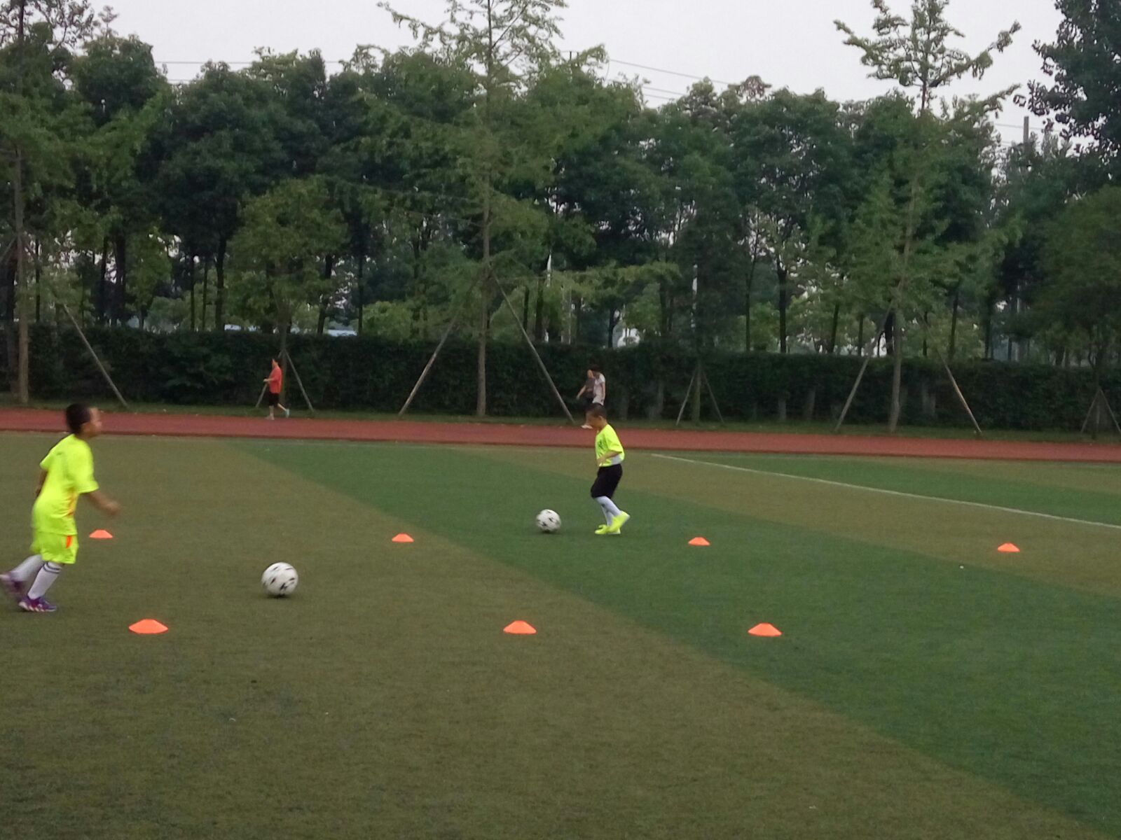 小小少年足球教学,青少年足球成长之路