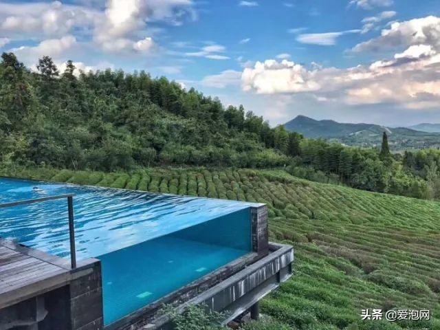 可以一边泡温泉一边欣赏天目湖,天目湖御水温泉景点