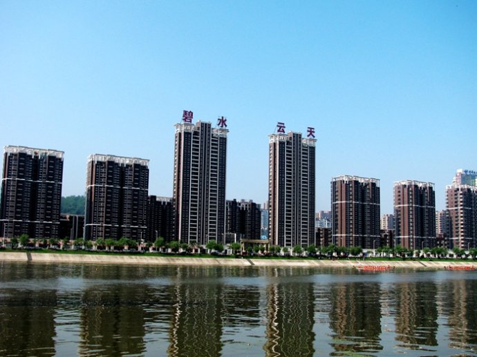 21年前本溪驻军无偿修建了一条太子河大坝如今变成一条滨河景观道