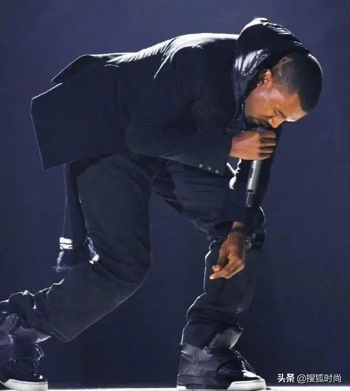 侃爷曝光千双yeezy,一双鞋就能买一套房子