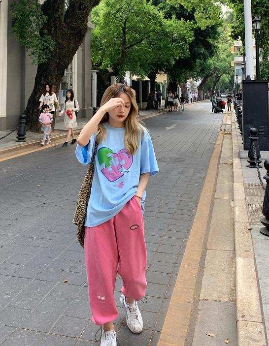 2024早春穿搭高级感粉色系,什么颜色内搭是百搭又显肤色白