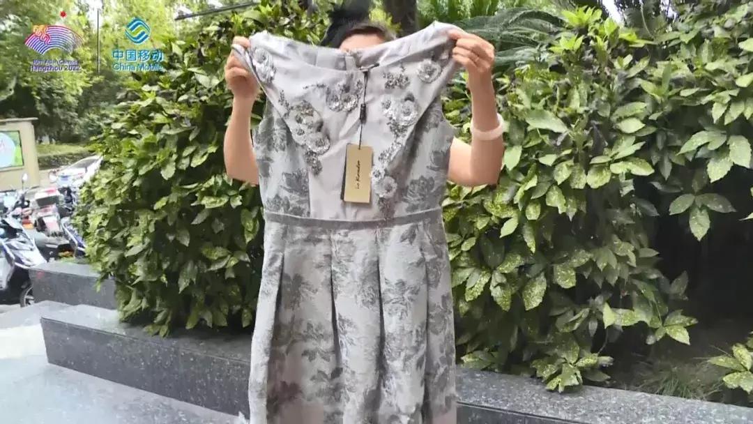 一万多的裙子竟是一次性的,1万多的女士裙子