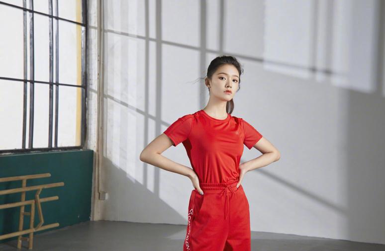 林允代言ck的视频,林允代言ck的衣服照片