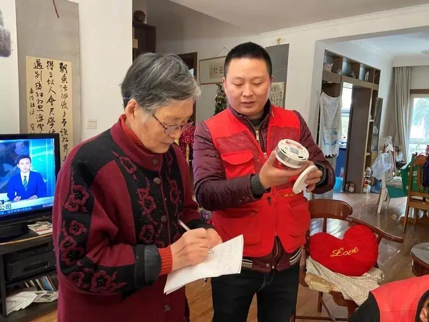 苏州办理居住证需要房东本人去吗,苏州办理居住证需要房东房产证吗