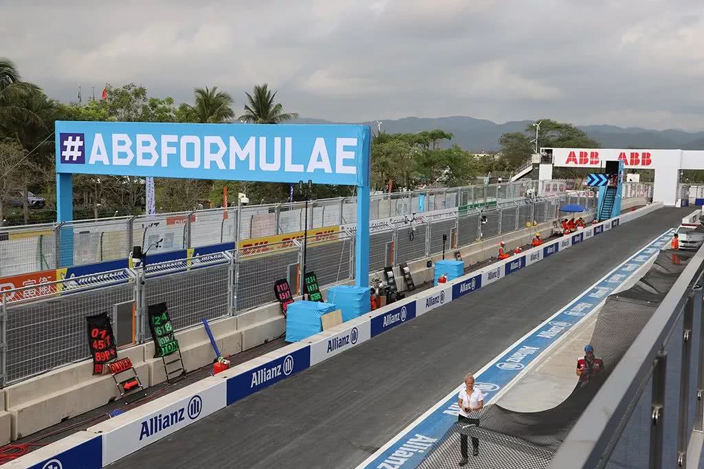 这车空间窄、没空调，只能躺着开，为啥一群男人都想开？