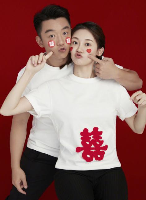 郑恺苗苗婚后首次同框,郑恺苗苗互相晒照庆祝结婚一周年