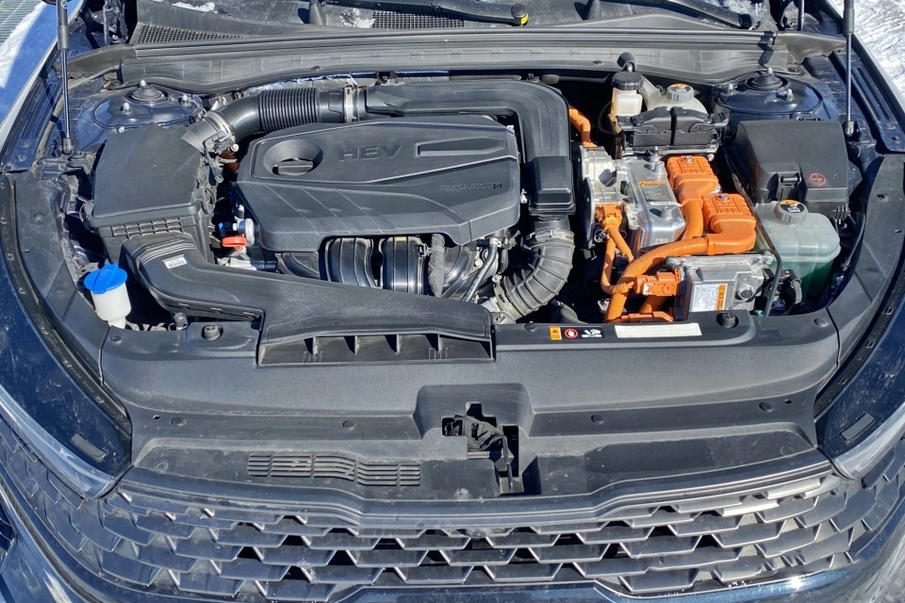 全新k5凯酷海外2024试驾,k5凯酷混动试驾视频