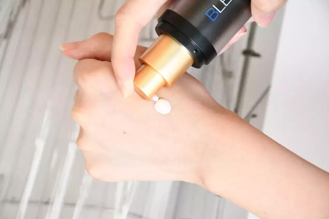 12小时不脱妆保湿提亮遮瑕,春夏妆容持久不脱妆的秘密