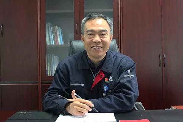 老树长新芽枯木再开花,老树长新芽枯木又逢春